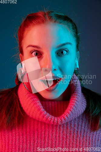 Image of Caucasian woman\'s portrait isolated on gradient studio background in neon light