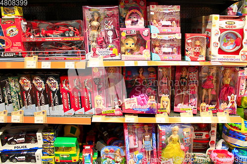 Image of dolls on the shelves of toy shop