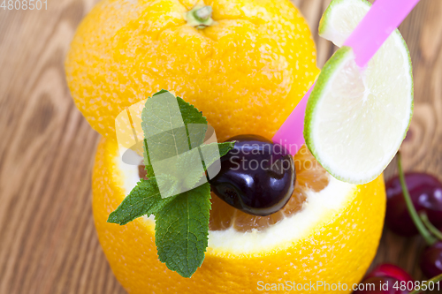 Image of A cut orange