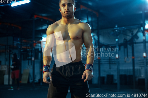 Image of Caucasian man practicing in weightlifting in gym