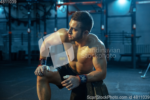 Image of Caucasian man practicing in weightlifting in gym