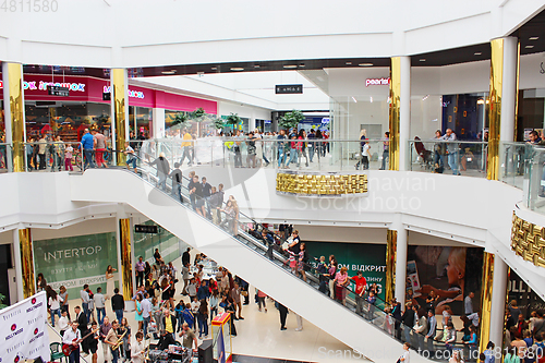 Image of people on the escalator in the supermarket