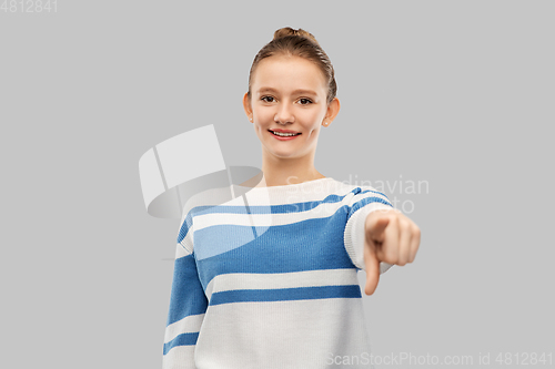 Image of smiling teenage girl pointing to camera