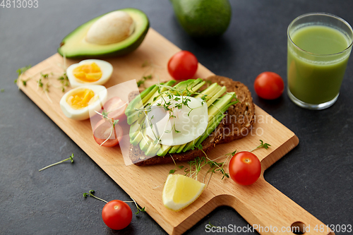 Image of toast bread with avocado, eggs and cherry tomatoes