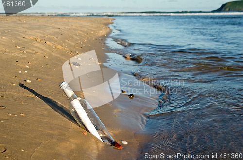 Image of message in a bottle