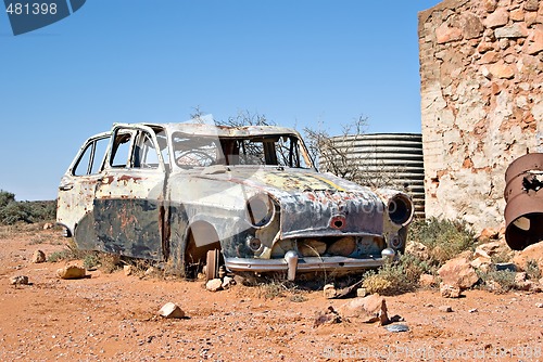 Image of old car in the desert