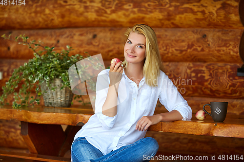 Image of young women drinking tea