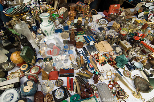 Image of Crowded market table