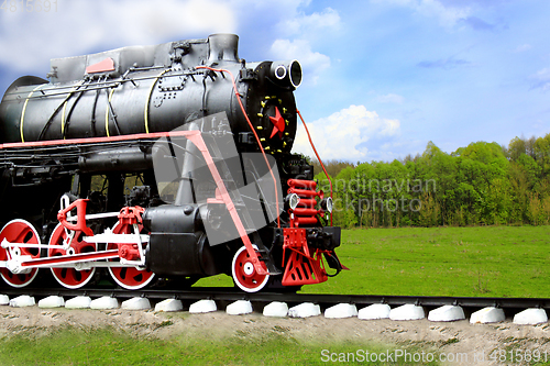 Image of black steam locomotive goes fast