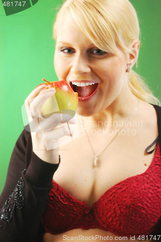 Image of Pregnant woman with apple