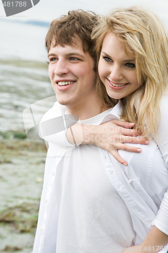 Image of Caucasian couple on the beach