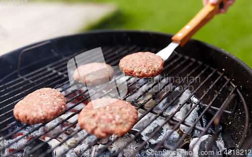 Image of close up of meat cutlets roasting on grill