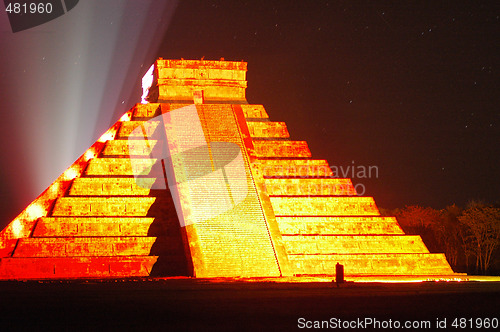 Image of Mayan temple
