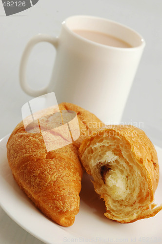 Image of Cocoa and croissant