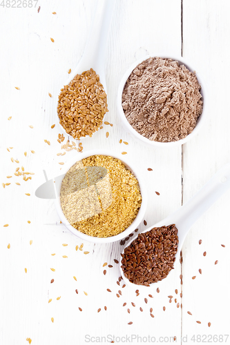 Image of Bran and flour flaxseed in bowls on board top