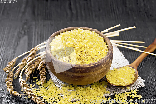 Image of Bulgur in bowl on board