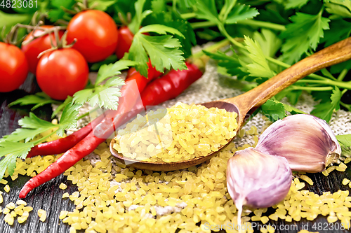 Image of Bulgur in spoon on table