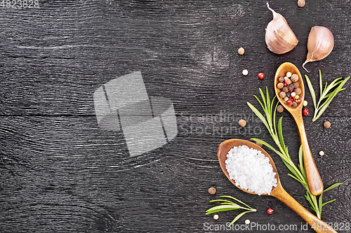 Image of Frame of salt and garlic on black board top