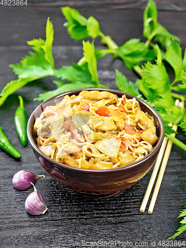 Image of Noodles with cabbage and chicken in bowl on table