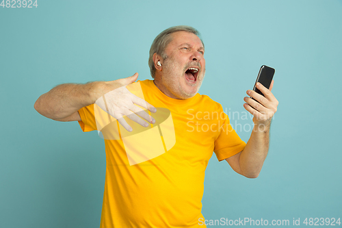 Image of Caucasian senior man\'s portrait isolated on blue studio background