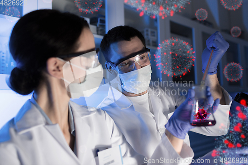 Image of scientists working on coronavirus vaccine at lab