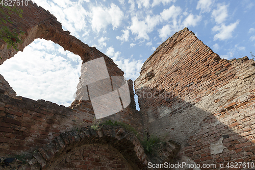 Image of the ruins of an ancient castle