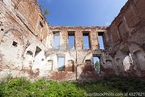 Image of the ruins of an ancient castle