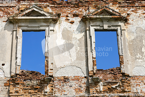 Image of the ruins of an ancient castle