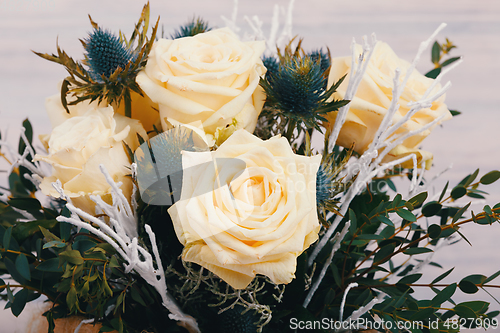 Image of elegant bouquet of White roses