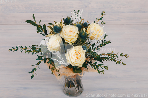 Image of elegant bouquet of White roses