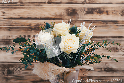 Image of elegant bouquet of White roses