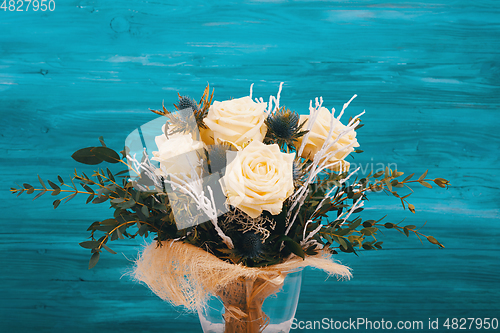 Image of elegant bouquet of White roses
