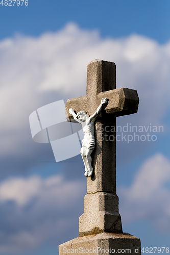 Image of wayside shrine with statue of Jesus