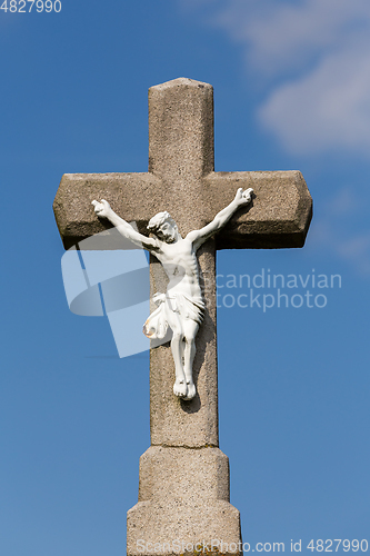 Image of wayside shrine with statue of Jesus