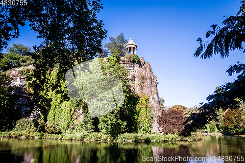 Image of Sibyl temple and lake in Buttes-Chaumont Park, Paris