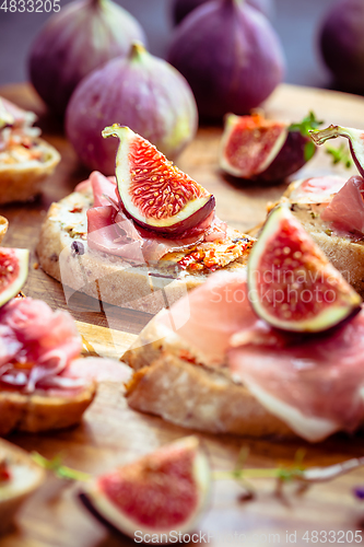 Image of Small open sandwiches with ciabatta, proscuitto and fresh figs