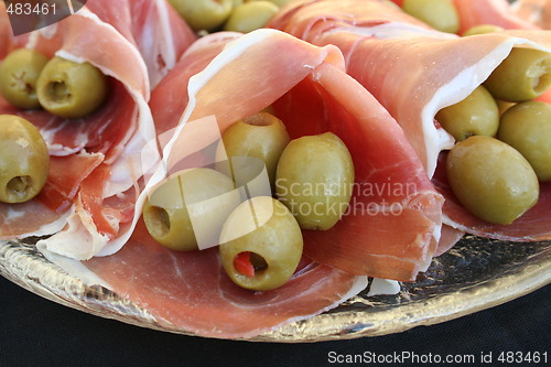 Image of Serrano ham and olives