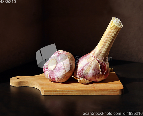 Image of Two garlic bulbs