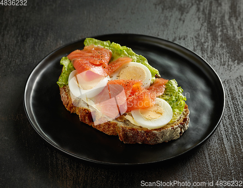 Image of slice of bread with egg and salmon