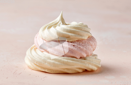 Image of meringue cookie cake pavlova