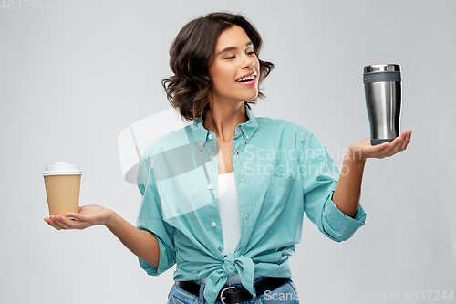 Image of woman comparing thermo cup and paper coffee cup