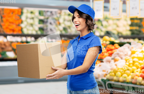 Image of happy delivery girl with box at grocery store