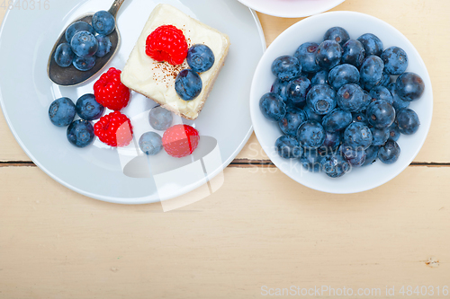 Image of fresh raspberry and blueberry cake