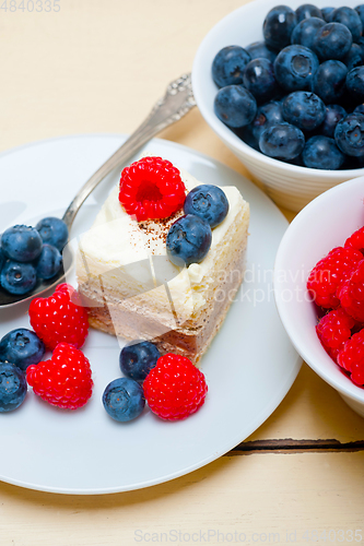 Image of fresh raspberry and blueberry cake