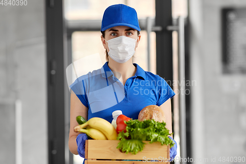 Image of delivery woman in face mask with food in box