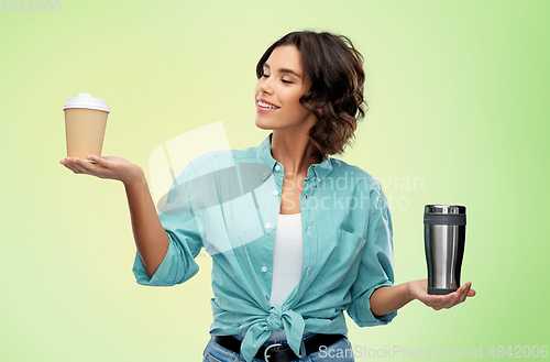 Image of woman comparing thermo cup and paper coffee cup