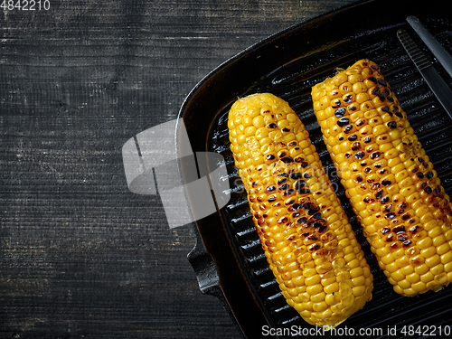 Image of grilled corn on pan 