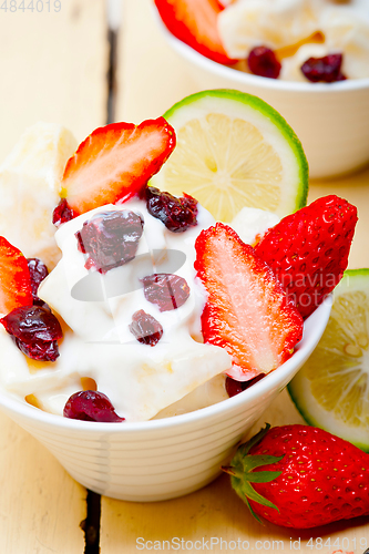 Image of fruit and yogurt salad healthy breakfast