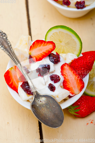 Image of fruit and yogurt salad healthy breakfast