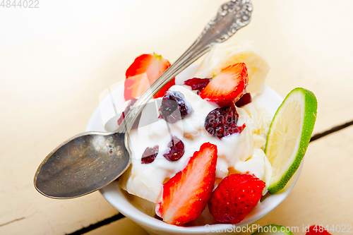 Image of fruit and yogurt salad healthy breakfast